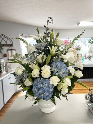 Heavenly Remembrance  from Wren's Florist in Bellefontaine, Ohio