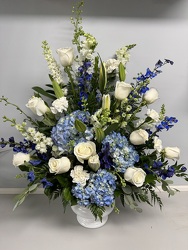 Heavenly Remembrance  from Wren's Florist in Bellefontaine, Ohio